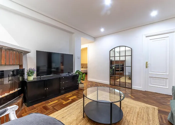 Stylish 4 Double Rooms, Central Bilbao Apartamento
