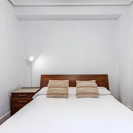 Stylish 4 Double Rooms, Appartement