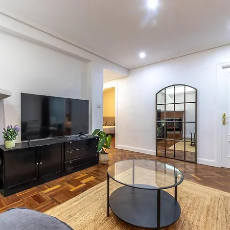 Stylish 4 Double Rooms, Appartement