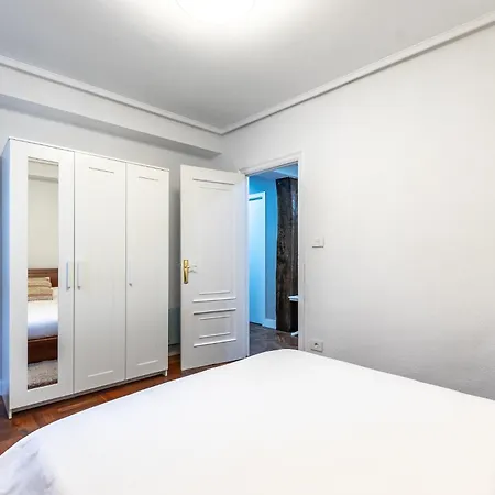Stylish 4 Double Rooms, Apartmán