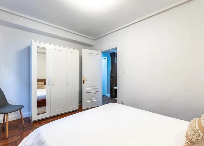 Stylish 4 Double Rooms, Appartamento
